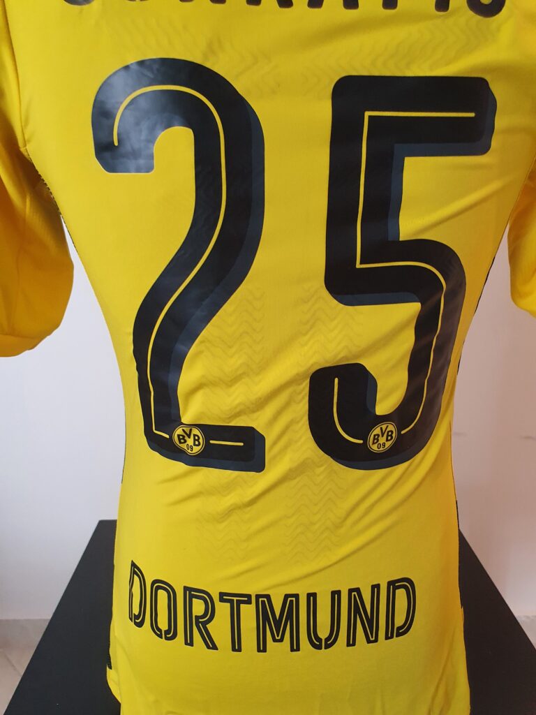 Borussia Dortmund1718H_BL_8